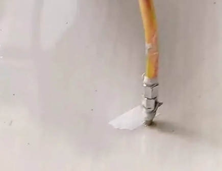康巴什瓷砖空鼓维修公司专业解答在瓷砖铺贴过程中，如果使用的砂料过粗（如全部使用了粗砂），可能会导致以下问题